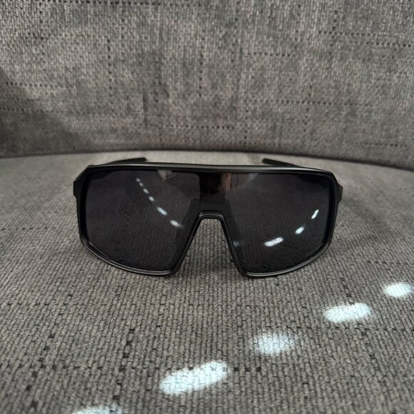 (OO9406) Oakley Sutro PRIZM Polarized Black Frame - Picture 5 of 10